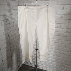 Laura Plus Petites Ladies Size 20 White Capri's w/ Tummy Panel & Embroidery